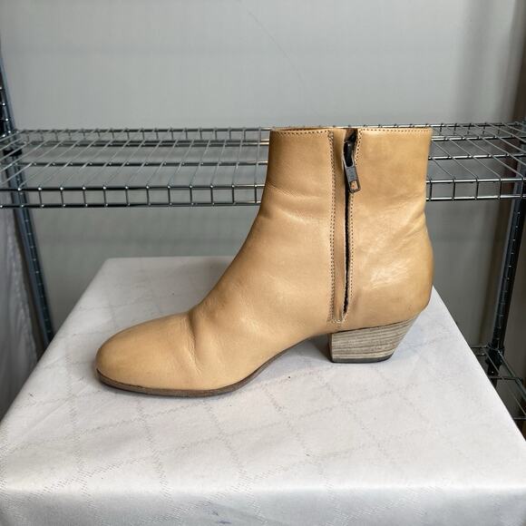 Common Projects Women's Beige Stacked Heel Western Ankle Boots Size 36 Euro Chic - Picture 3 of 7
